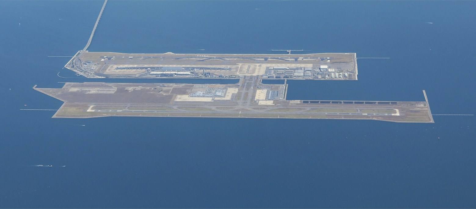 大阪湾の空港島と泉州の海岸